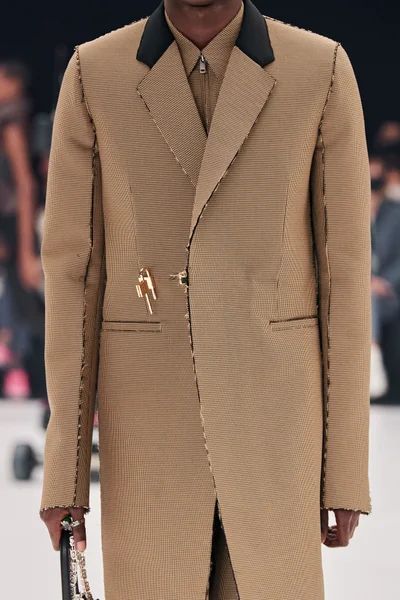 Look 29